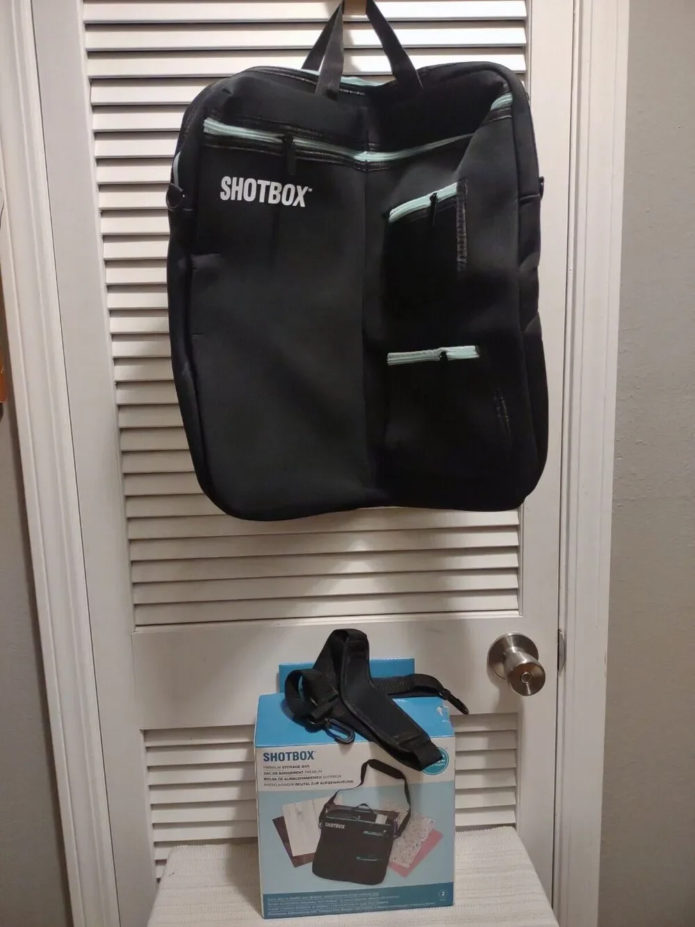New open box We R Memory Keepers ShotBox Premium Storage Bag 6 pockets strap